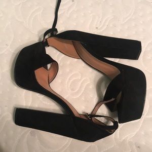 Black classic stack /  Platform heels